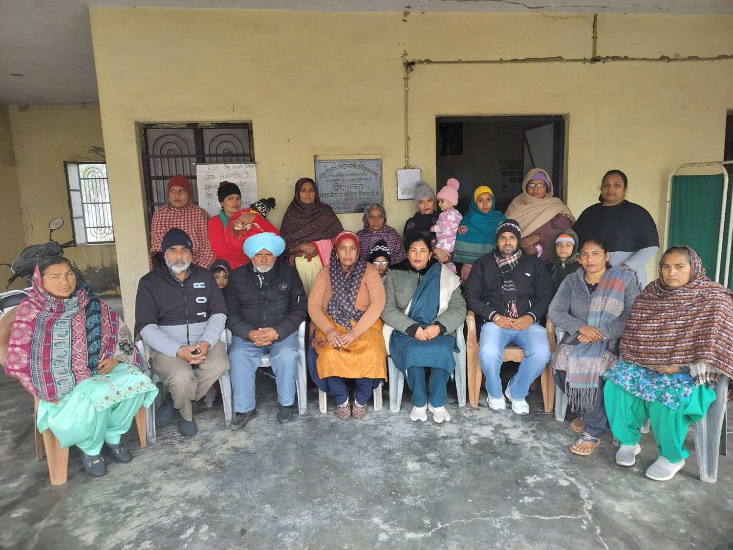 Vaccination was done on the occasion of Mamata Diwas in village Mubarakpur.
